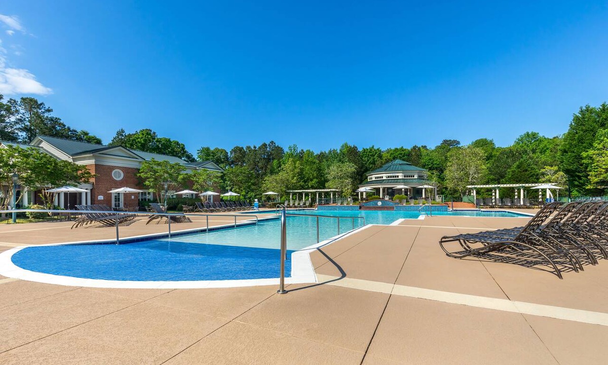 Berkeley Condo | 4 BDRM SLEEPS 12* 2 LIVING RMS, 2 KITCHENS, 4 BATHRMS, INDOOR/OUTDOOR POOLS, SPA