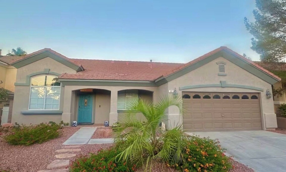 Green Valley Ranch House | 4 Bedroom Green Valley Ranch Retreat With Hot Tub