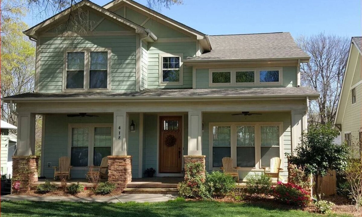 Biddleville House | 4 Bedroom Home Over-Looking Uptown