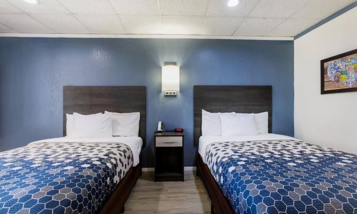 Wytheville Hotel | 4 Budget-Friendly Units Near Highway Junction | Parking Included, Pets Allowed