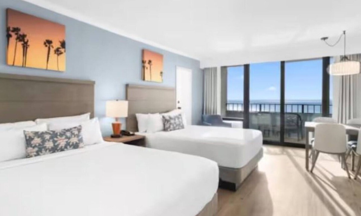 Myrtle Beach Hotel | 4 Deluxe Queen Oceanfront Retreat | Full Resort Access | Closed to Attractions