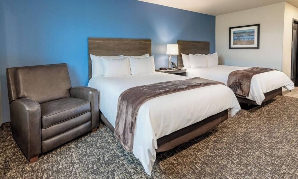 Deep Creek Hotel | 4 Pet-friendly Units with Kitchen | 4.5 Mi to Military Heritage Museum