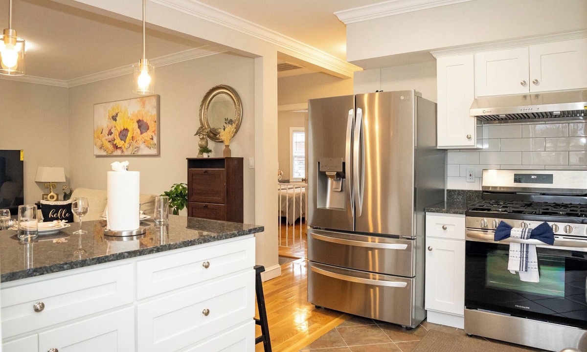 Fields Corner East Apartment | 40-Newly renovated, stylish and beautiful apt/4br close to Highway