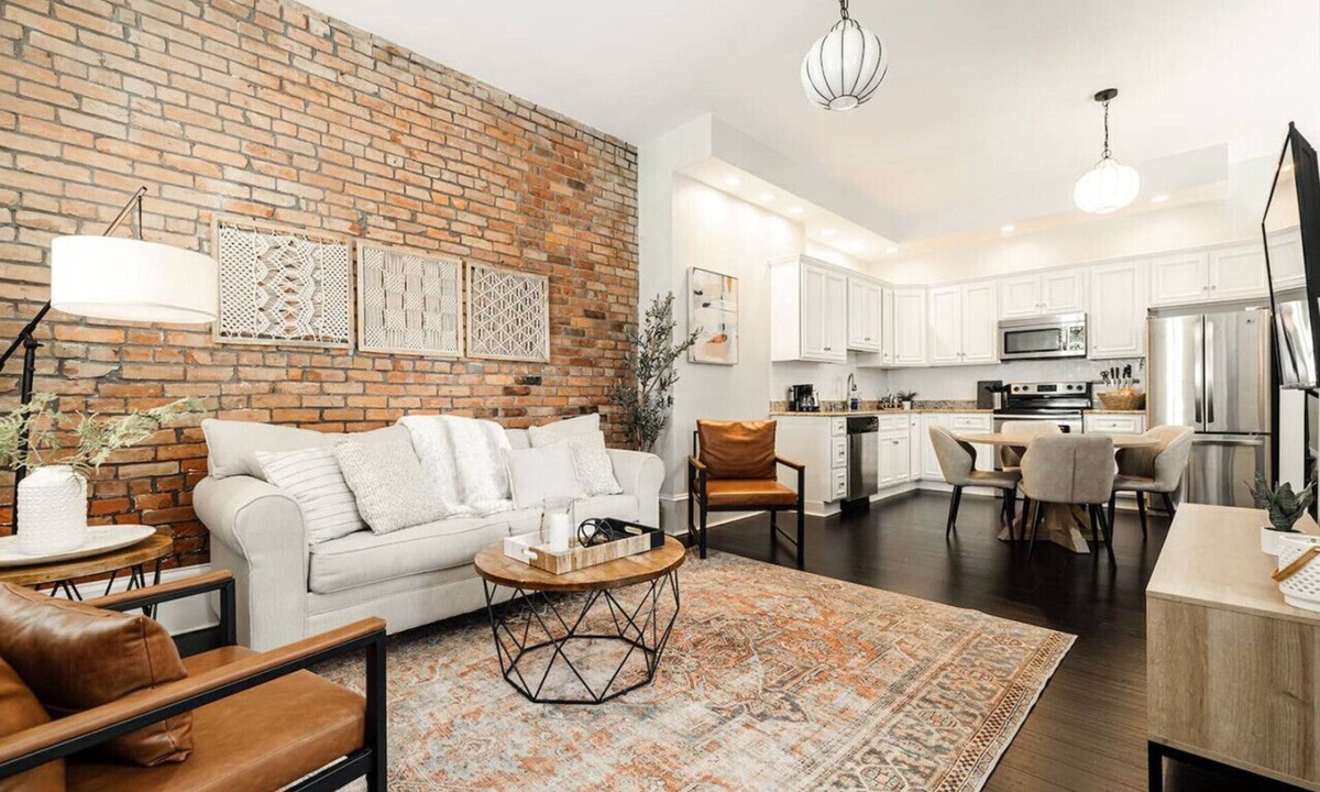 Pendleton House | 4BR House | City Views | Balconies | Walk to OTR