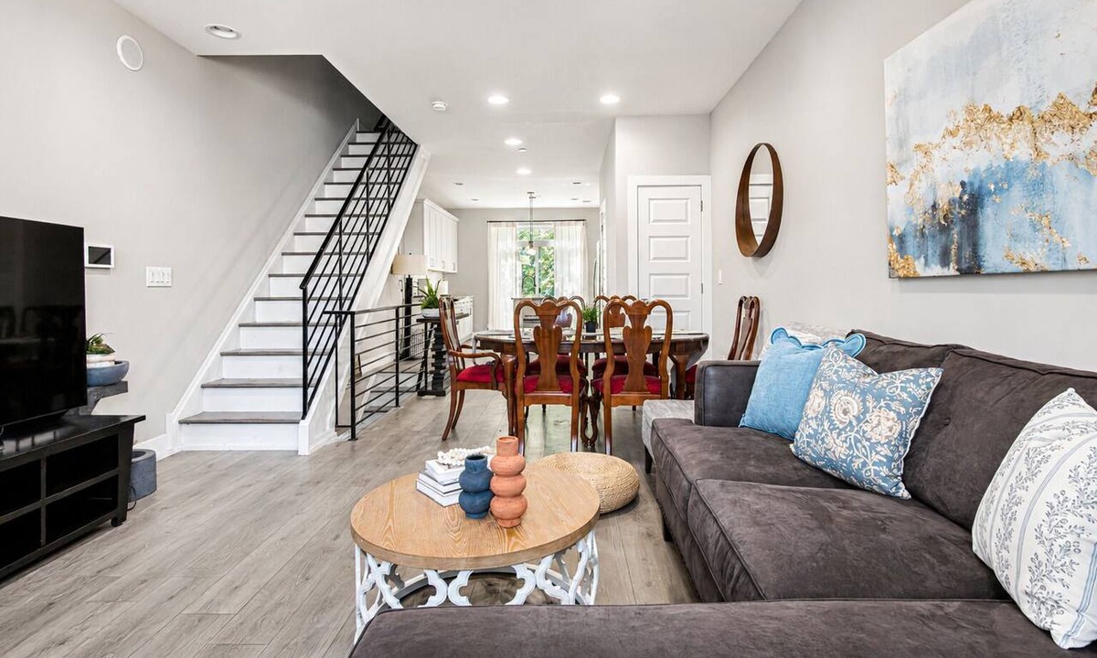 South Philadelphia House | 4BR Townhome w/Rooftop & Backyard - Sleeps 8