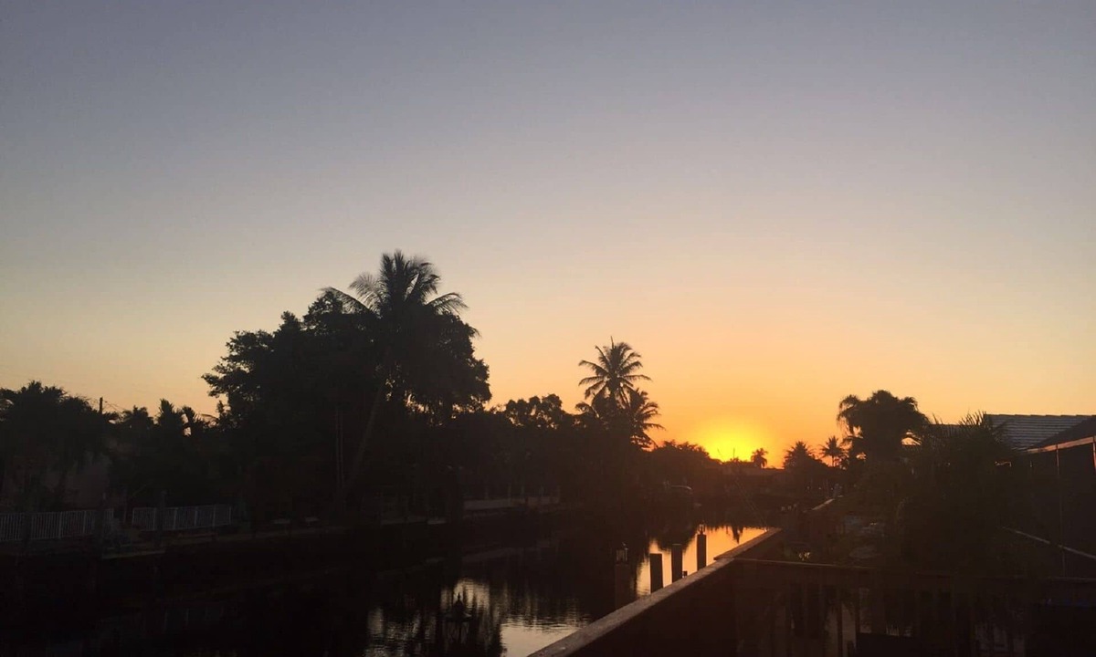 Coral Ridge Isles House | 4BR Waterfront Pool, Dock & Ocean Access. Fort Lauderdale close to Miami