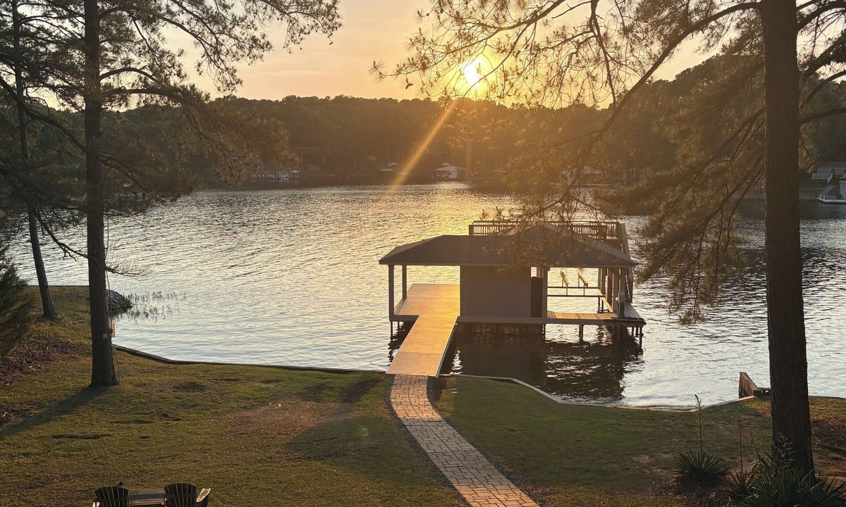 Henrico House | 5 Bdr/4 Bath on quiet inlet with huge screened in porch