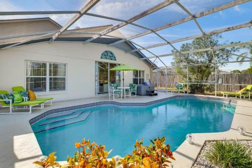 Lindfields House | 5 Mi to Disney! Family Getaway w/Poolside Oasis