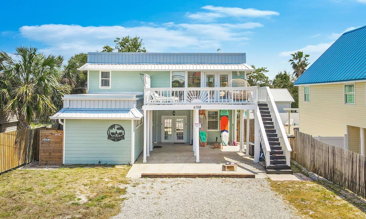 Holiday Beach House | 5 min walk to Beach~Sleeps 12~Arcade Games~4 Bdrm
