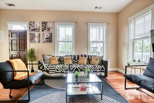Metropolitan House | 5 mins to DT & Forsyth - Balcony - Parking - Mini Gym