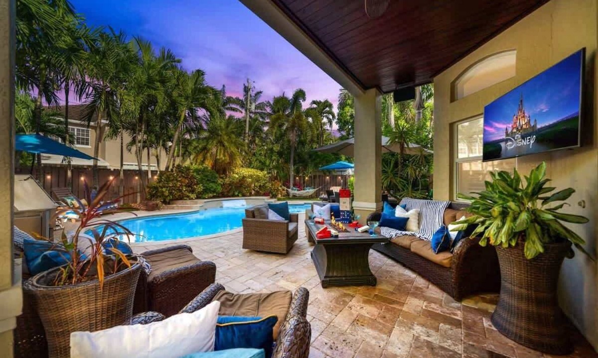 Victoria Park House | 50% off 5BR Luxury Mins to Las Olas, Shops & Beach