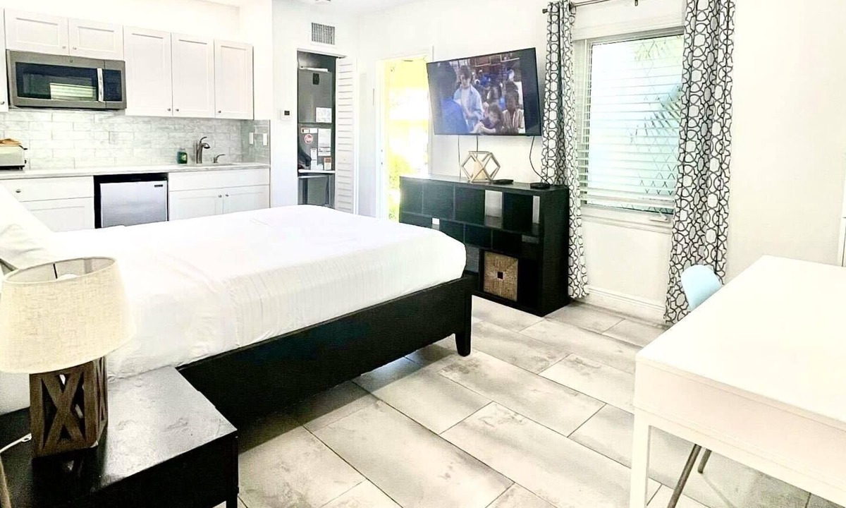 Victoria Park Apartment | 628B FLL Studio- 1.5 mi to Beach & Las Olas Blvd