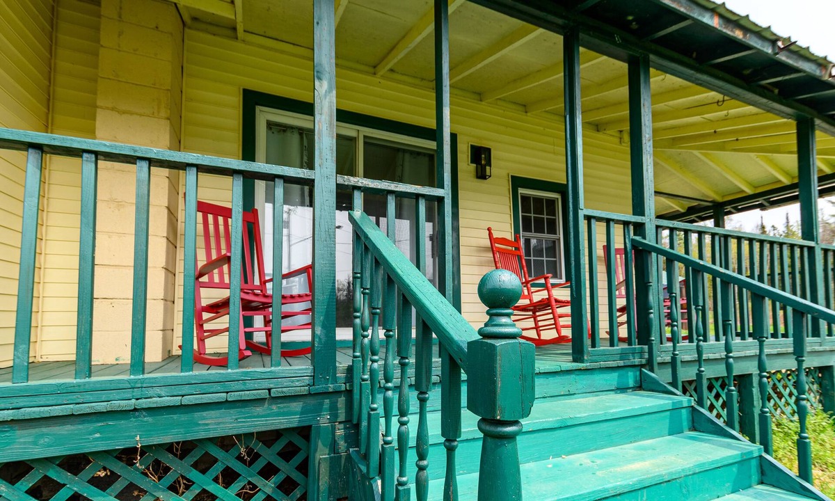 Bakers Mills House | 7 minutes to Gore Mountain skiing, 4 bdrm, sleeps 10