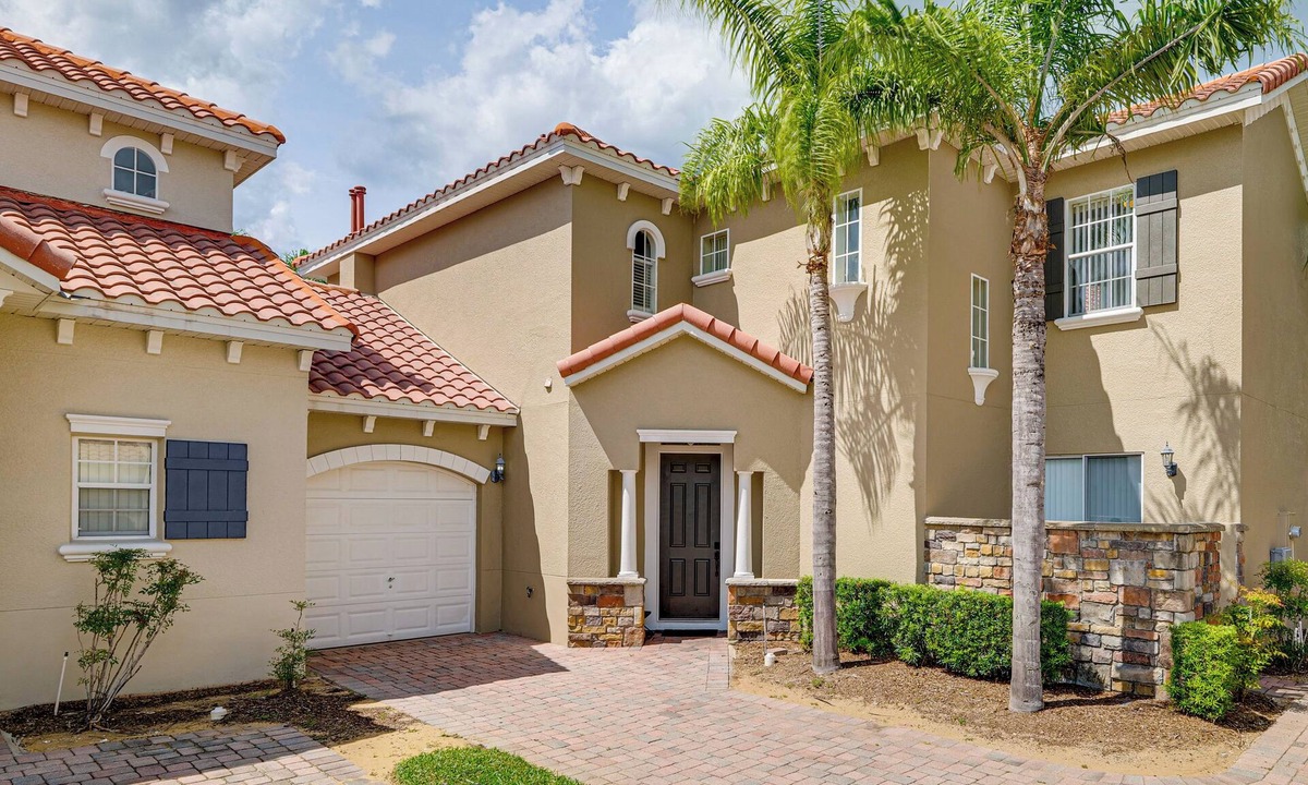 Tuscan Hills Villa | 8 Mi to Disney! Villa w/Heated Pool & Games