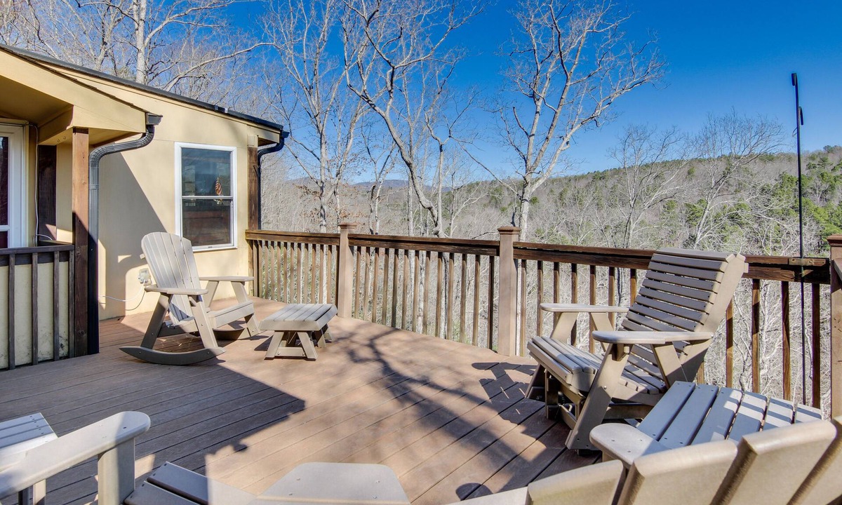 Rutherfordton House | 8 Mi to Lake Lure! Mtn-View Gem w/Furnished Deck