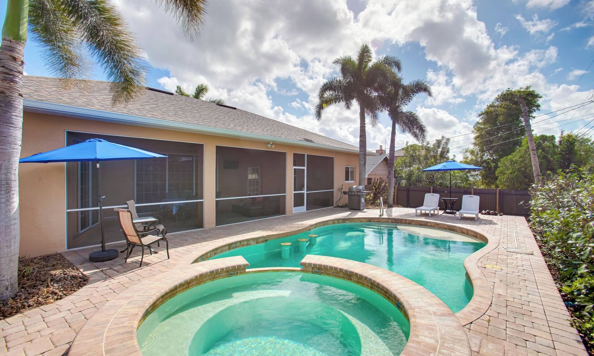 Diplomat House | 9 Mi to Downtown Fort Myers: Home w/Lanai + Grill