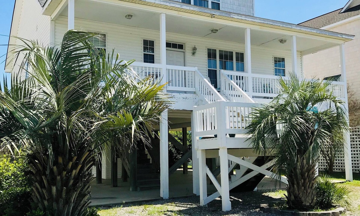 Yaupon Beach House | A Bit O Heaven - 1 Minute to the beach on private road