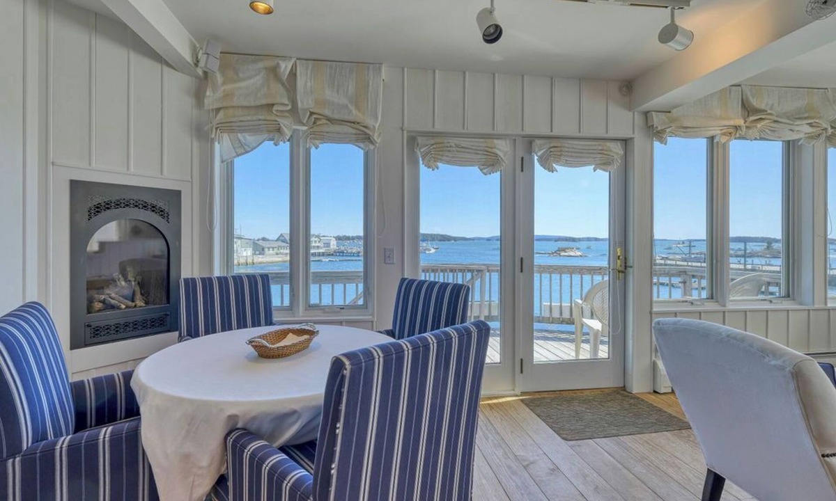 Stonington Apartment | A Fathom Above - Posh Apartment Above 27 Fathoms