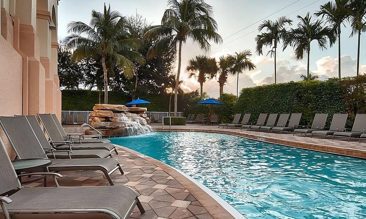 Park Shore Hotel | A Memorable Stay Awaits You Here! Outdoor Swimming Pool, Free Parking!