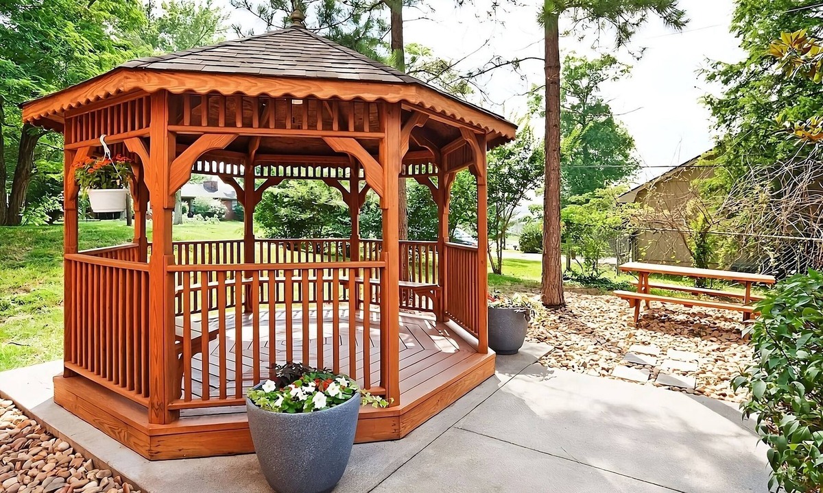Ashley Oaks Hotel | A quick drive from McGhee Tyson Airport! Private Full Kitchen! Pets Allowed!