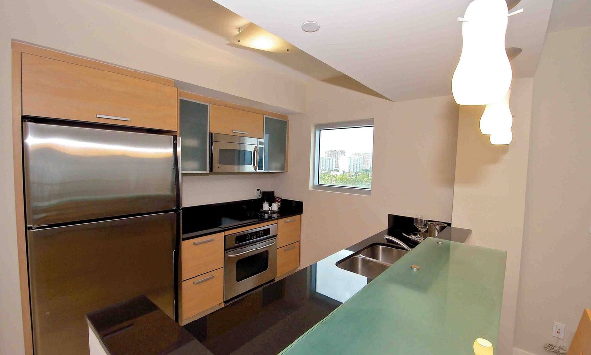 Sunny Isles Beach Hotel | Access All Hotel Amenities - OceanFront Sleeps 6