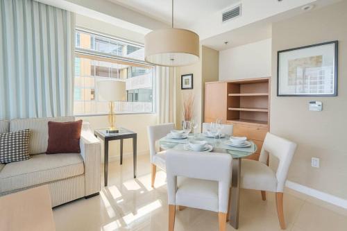 Brickell Apartment | AKA Hotel Stunning Views w- Free parking