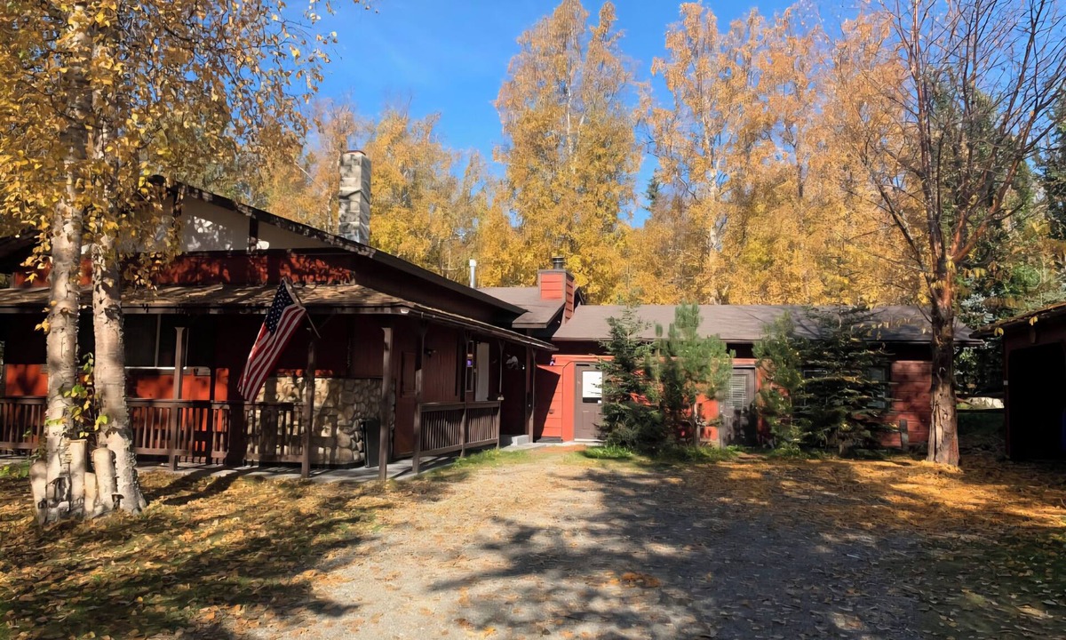 Tanaina House | Alaska Base Camp - 5BR, Fenced Yard, Epic Hangout Space & Hatcher Pass Gateway