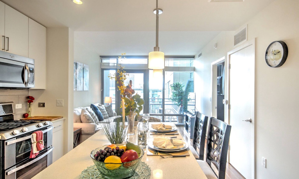 Reston Apartment | All inclusive 1Bd 1Bth Apt, steps away from metro & dining. Dulles IAD & 66 .