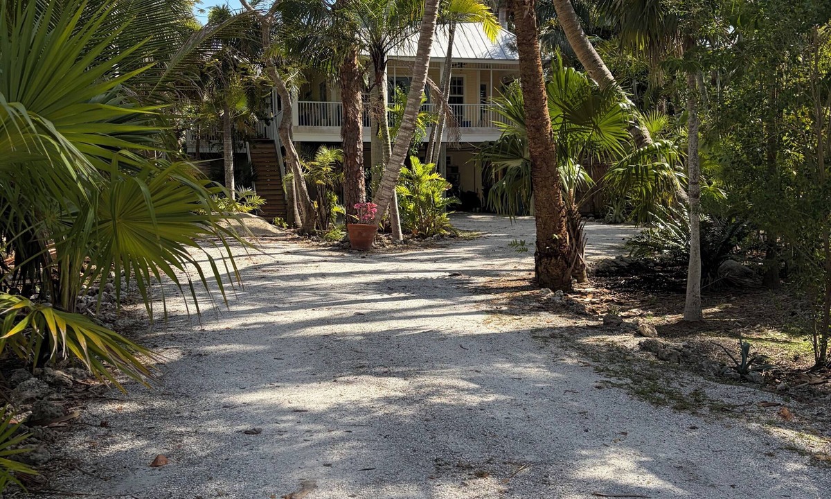Truckland Apartment | Almost Sanibel, Coral CottagenJust off the Sanibel Causeway, quiet and secluded
