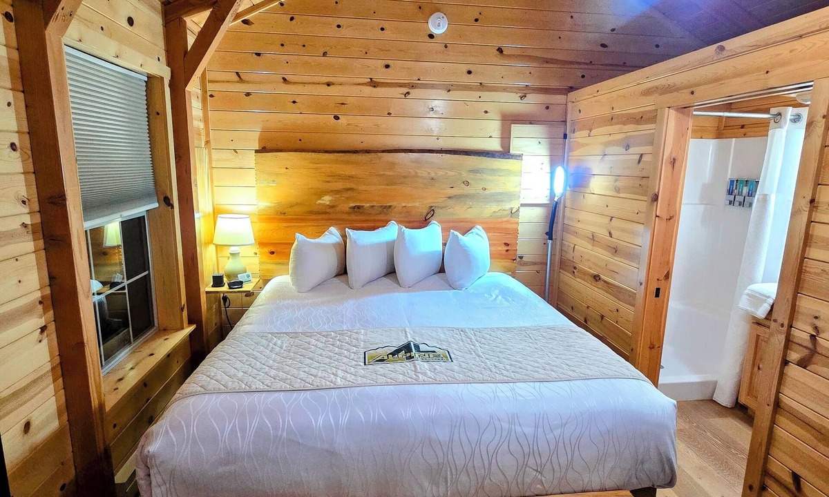 Red Lodge Hotel | Alpine Lodge