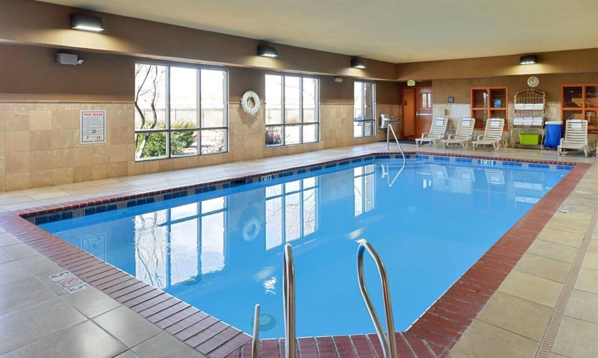 Westside Hotel | Always a Great Idea To Unwind! Indoor Pool, Pets Are Welcome, Free Parking!