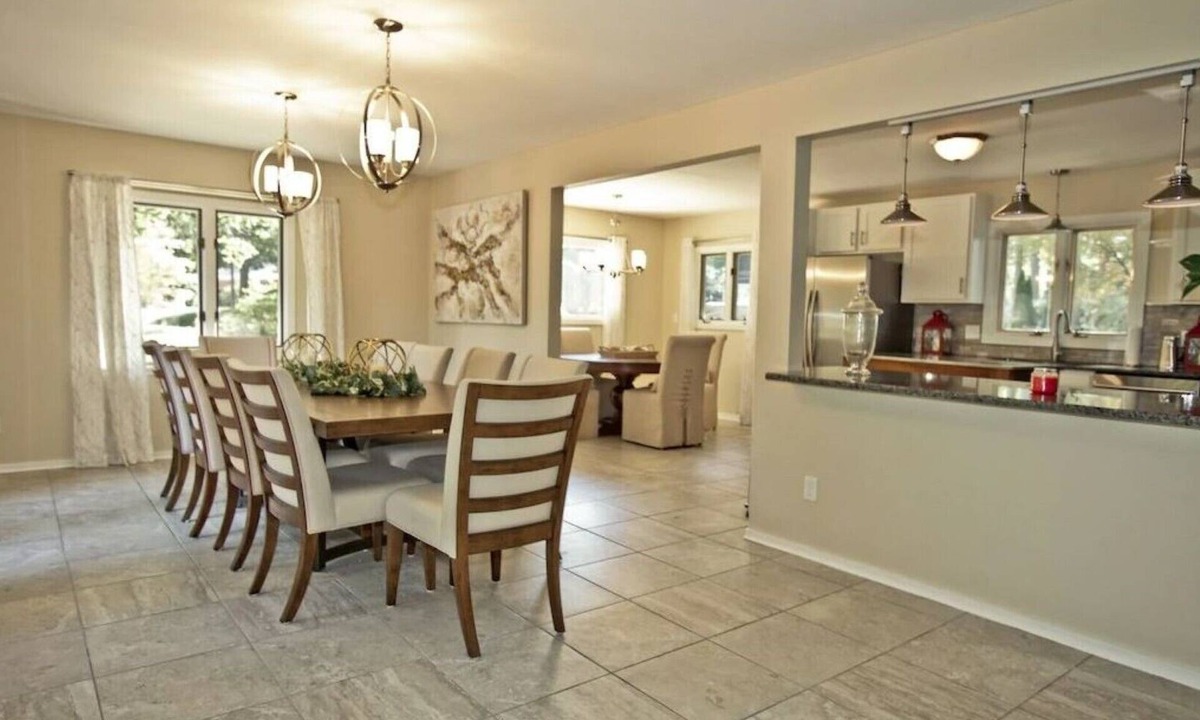 North Newport News House | Amazing Lakefront Beauty—Long term renters are welcome!