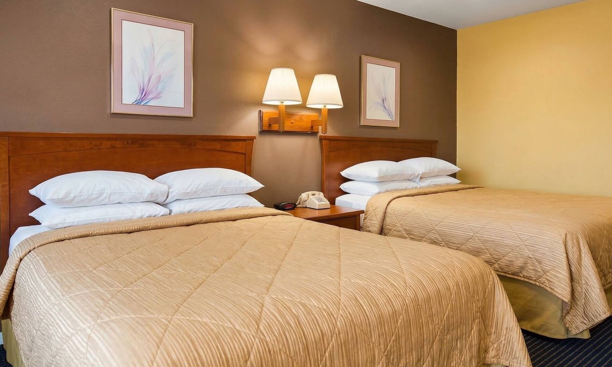 Fleming Hotel | America's Best Inn
