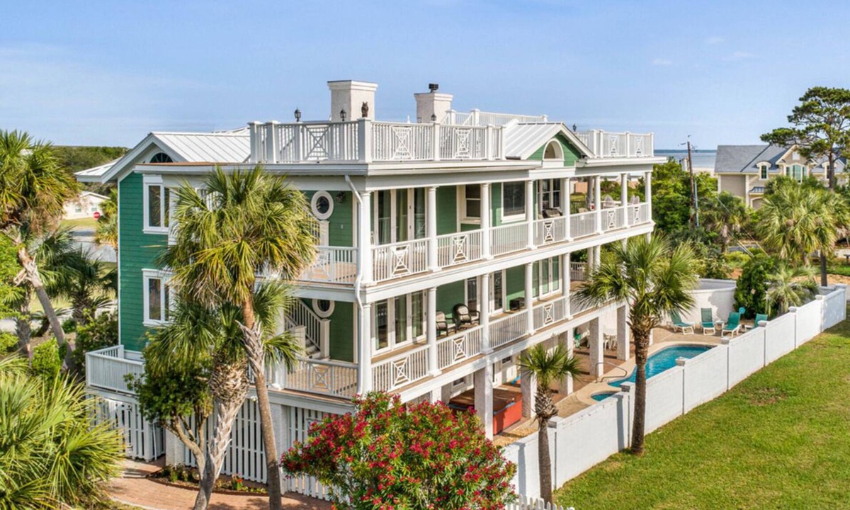 Tybee Island House | Antebellum Tybee Beach Mansion| Pool, Hot Tub & Elevator