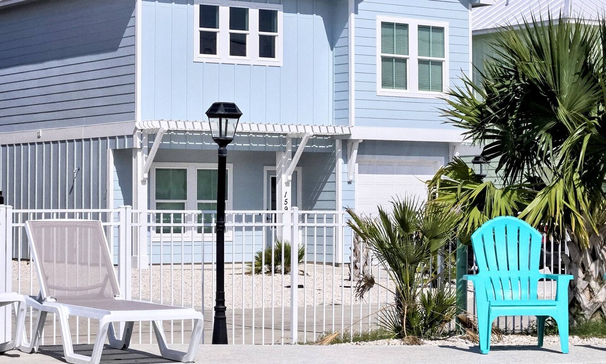 Fulton House | Aransas Bay Waterfront! Hot Tub, Arcade, Pool, Gas Grill. Walk to Pier