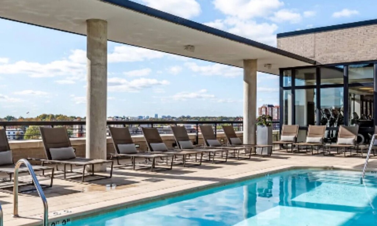 Radnor - Fort Myer Heights Apartment | Arlington Rosslyn: Pool, Fitness Center & More for Your Perfect Vacation!