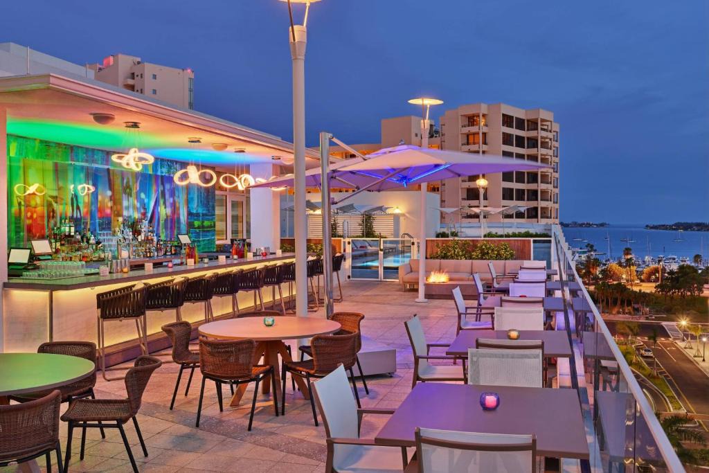 Central Sarasota Hotel | Art Ovation Hotel, Autograph Collection