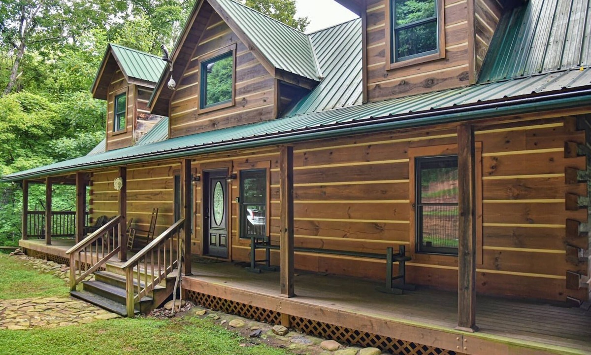 Old Fort Cabin | 'Bair' Necessities Cabin w Hot Tub and Firepit