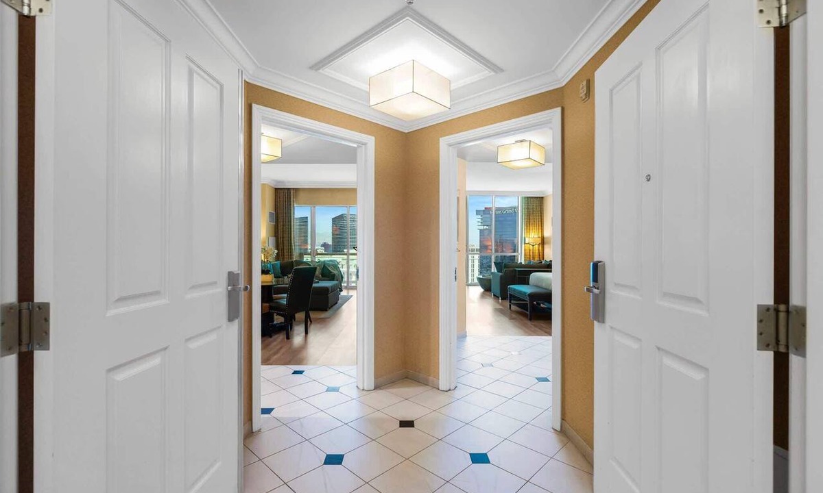 Las Vegas Condo | Balcony Strip View Penthouse Free Valet Parking
