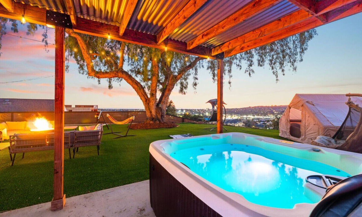 Bay Park House | Bay Park Bliss | Ocean Views + Pickleball & Jacuzzi