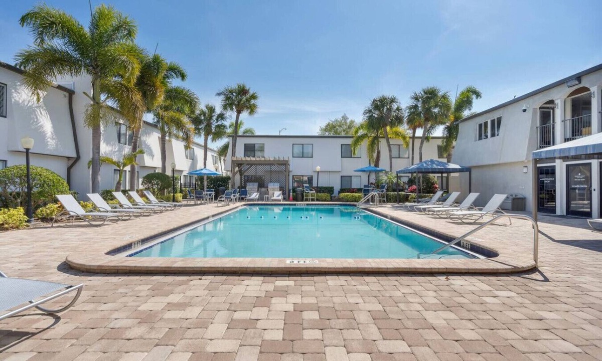 SoHo Apartment | Bayshore King Suite w/Pool & Gym Access