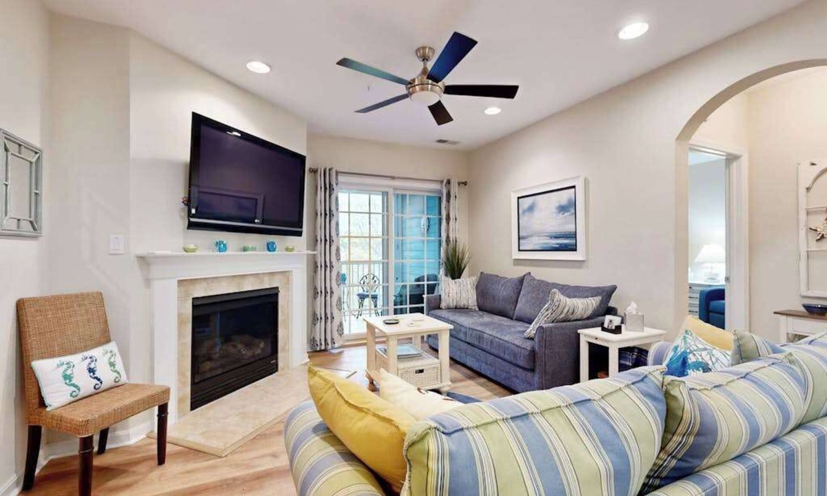 Sun Ridge Condo | Bayside Resort 3rd-floor condo with indoor/outdoor pools, hot tub, tennis & gym