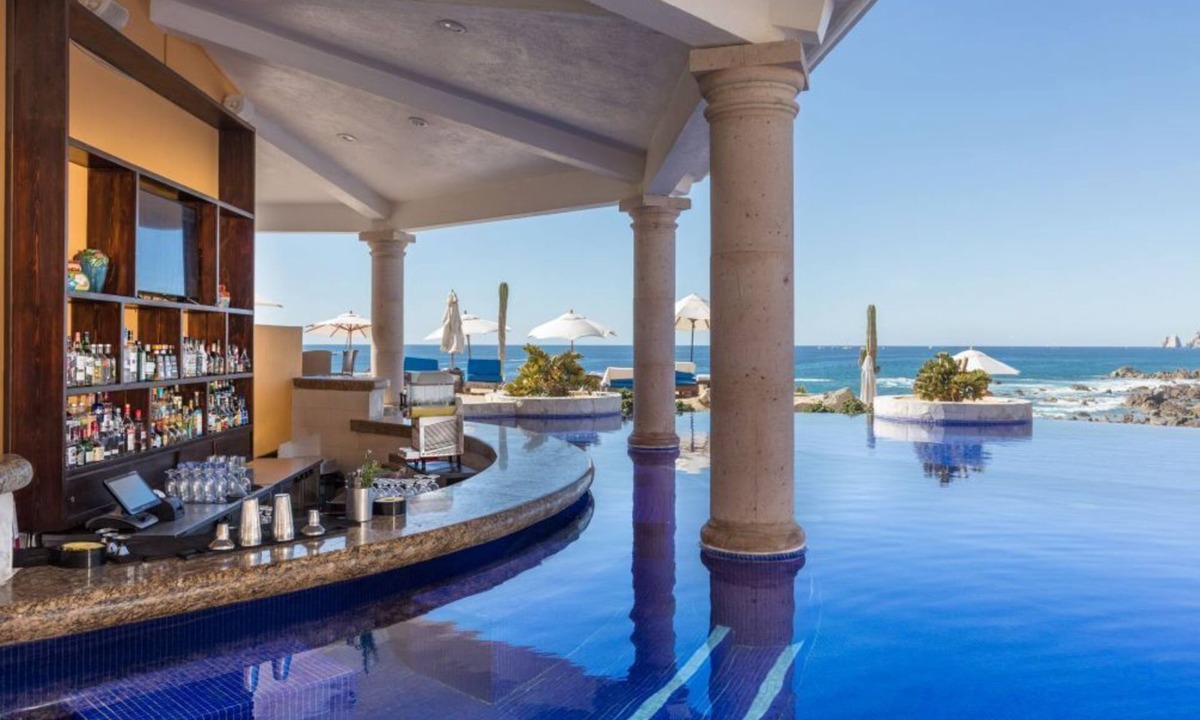 Cabo San Lucas Hotel | Beach Front Studio w Gym & Hot Tub in Hacienda Encantada