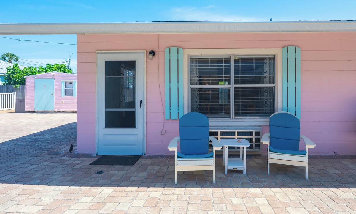 Laguna Beach Cottage | Beach getaway just 100 yards from the beach.