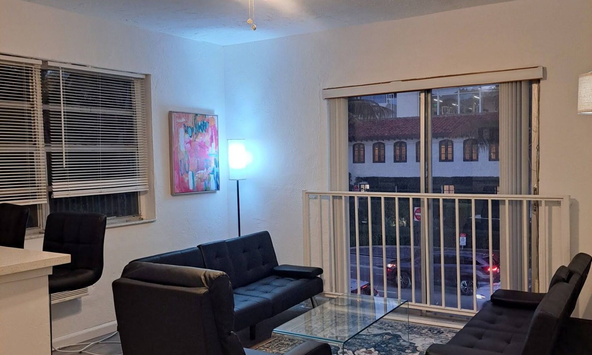 Surfside Apartment | Beach Paradise -Historic Renovated Property - Nice Views - Amazing Corner