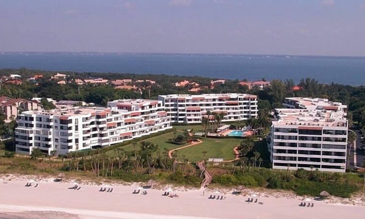 Longboat Key Condo | Beachfront 2 BR/2 BA At Players Club By FVC