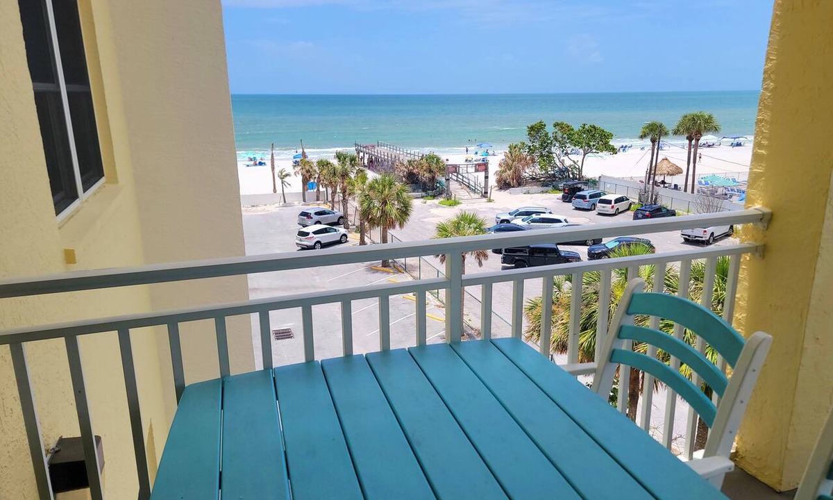 Redington Shores Apartment | Beachfront! Balcony, Sleeps 10 & King Bed, Heated Pool -308