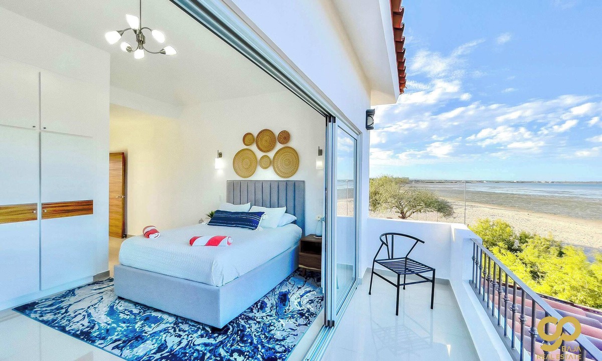 El Centenario House | Beachfront Compound, Pool, BBQ, Best for Groups