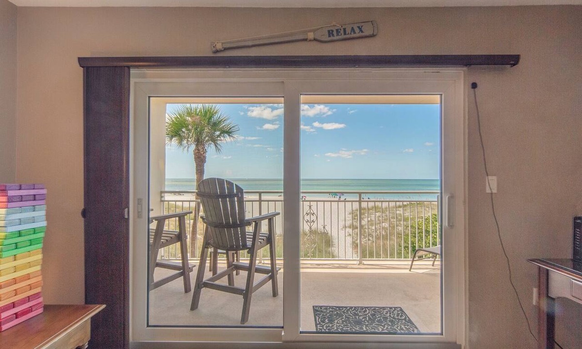 Madeira Beach Condo | Beachfront Condo Across from John's Pass -Madeira Norte- Gorgeous sunset views!
