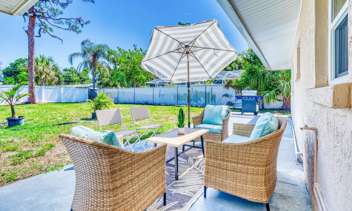 Gulf Gate Estates House | Beachside Bliss: Family House-Siesta Key-3BR/2BA